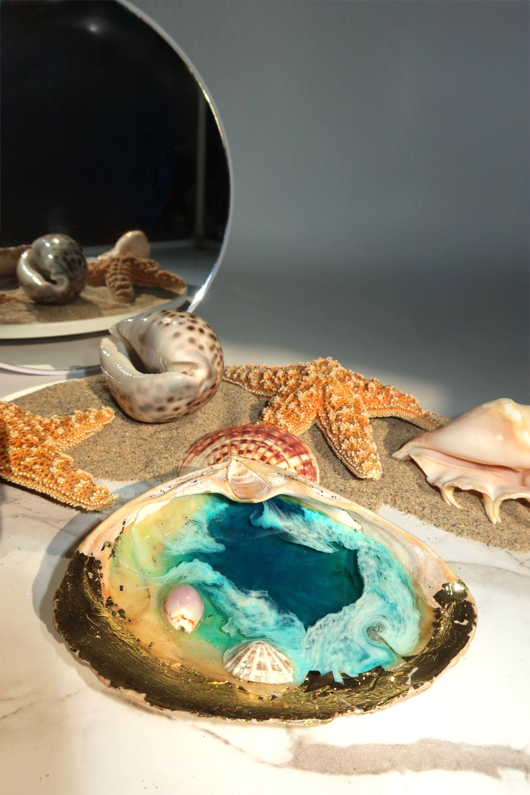 Gold Foil Accent Shell Tray ( Medium)